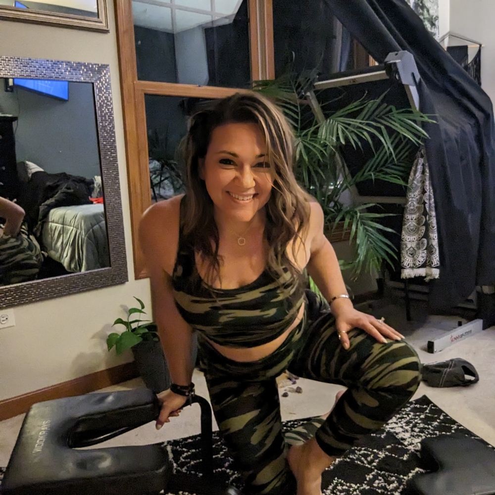 Camouflage Sports Bra and Leggings Set - Picture 9 of 10